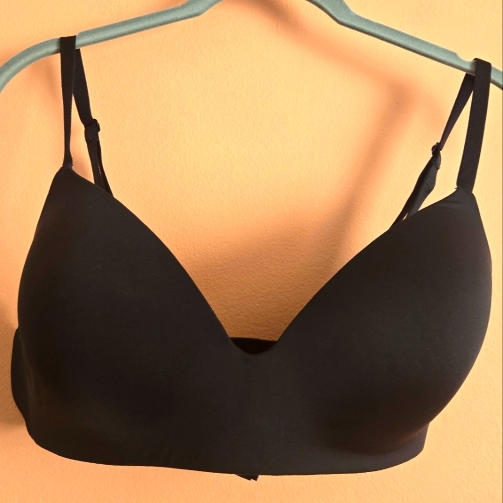 Victoria's Secret Black T-shirt Wireless Bra - Size 34DD